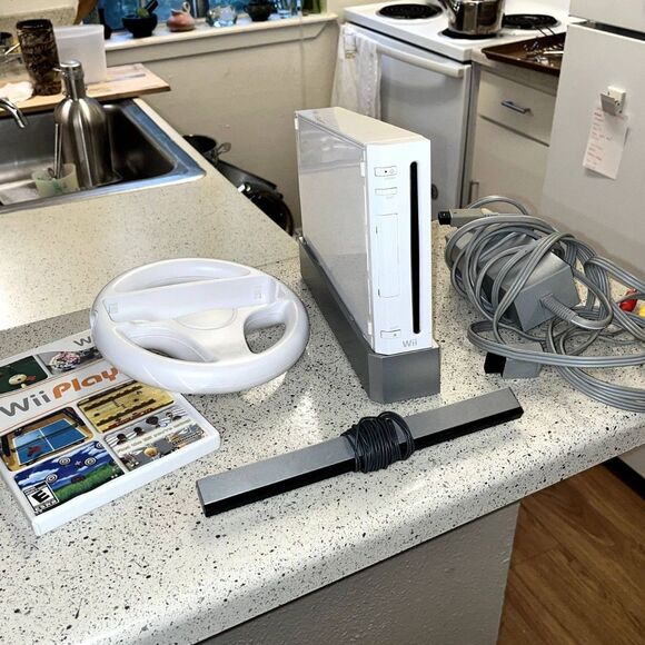 Nintendo Wii + Accesories - Picture 1 of 3